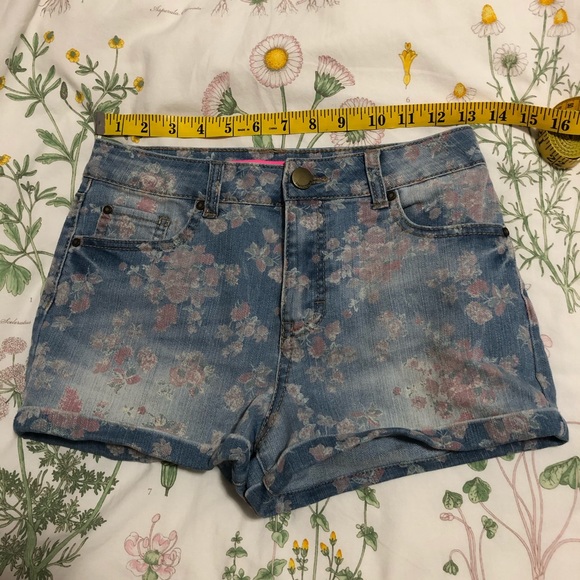 Tinseltown Floral Print Jean Shorts - Picture 5 of 5